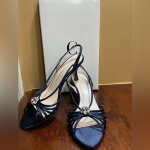 Caparros/women’s shoes, blue satin crystals in front, 2.5” heel 7M